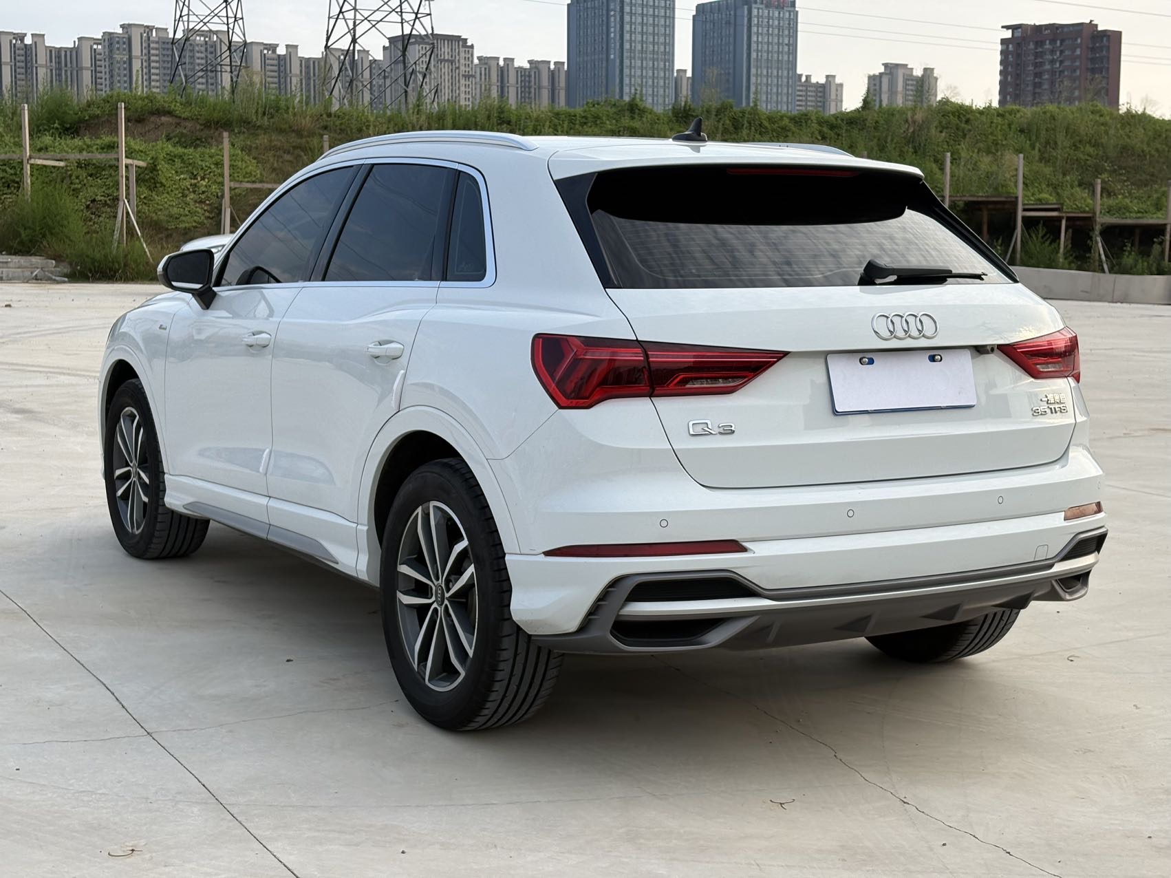 Audi Q3 2022 car image #9
