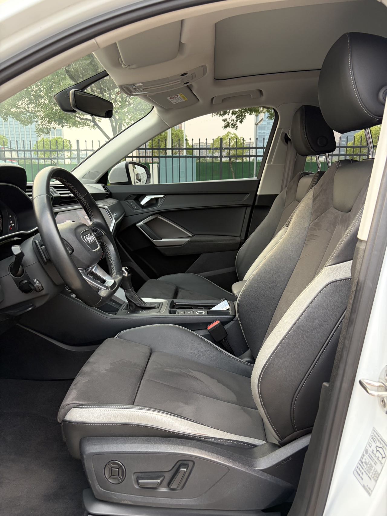 Audi Q3 2022 car image #4