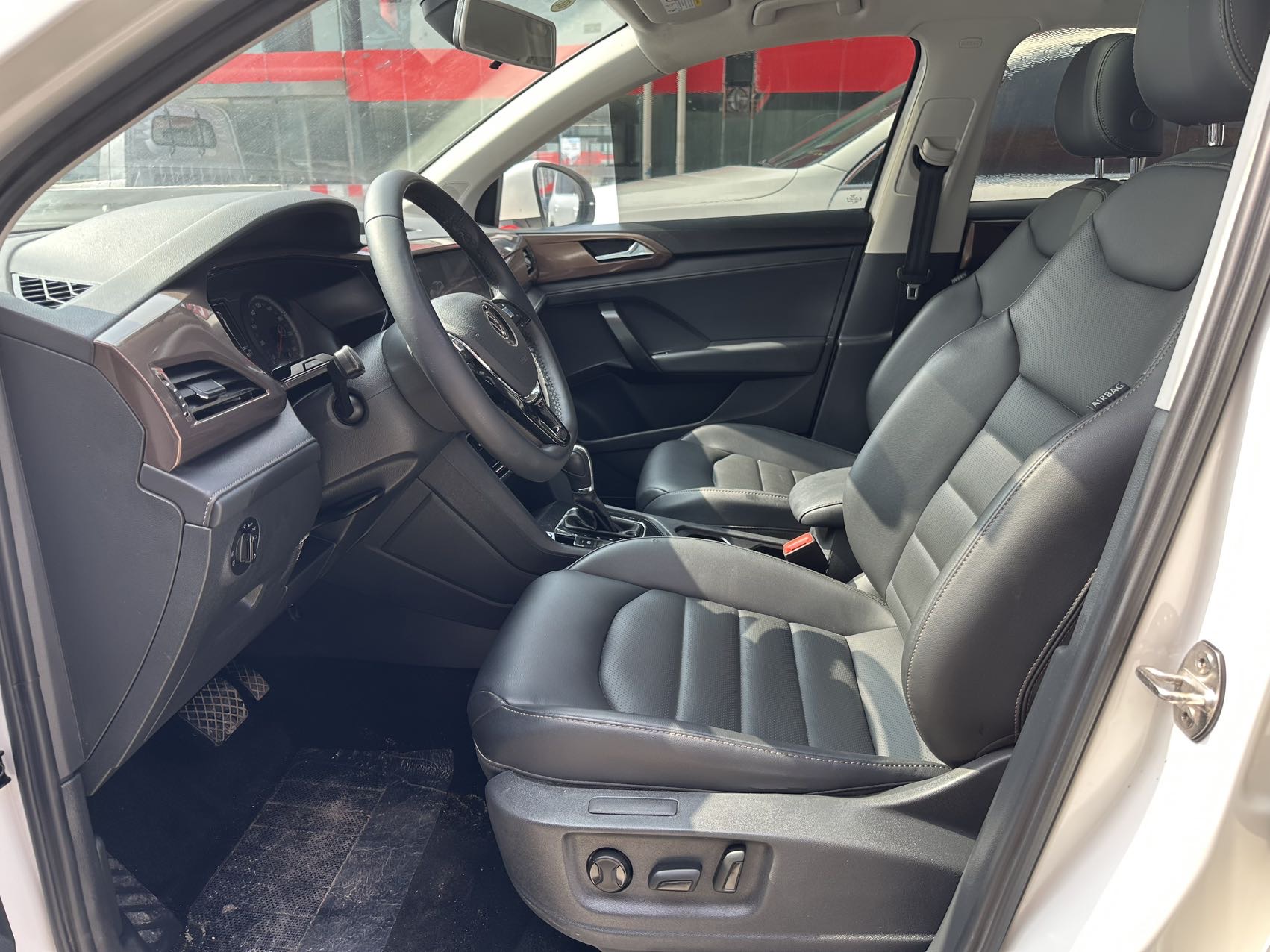 Volkswagen Tharu 2022 car image #13
