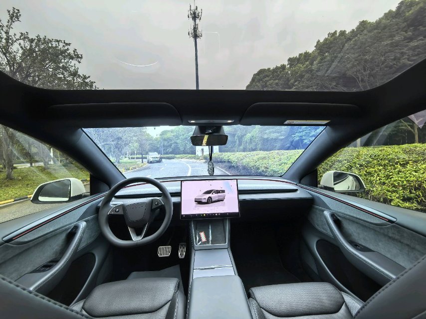 Tesla Model Y L 2025 #4 Tesla Model Y L 2025 car image #4