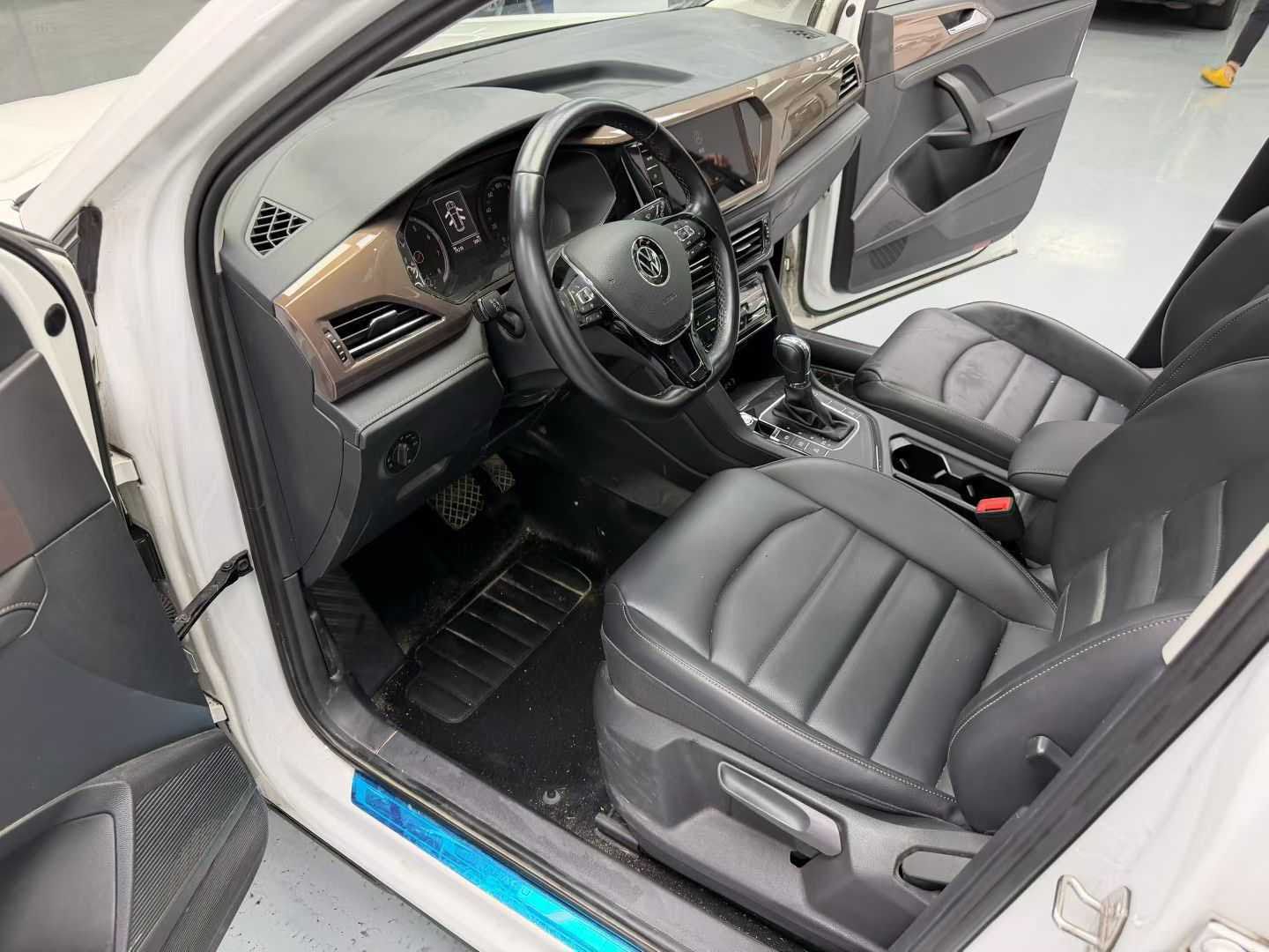 Volkswagen Tharu 2021 car image #9