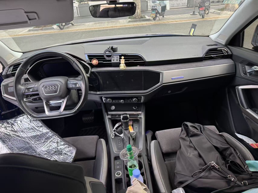Audi Q3 2019 car image #4