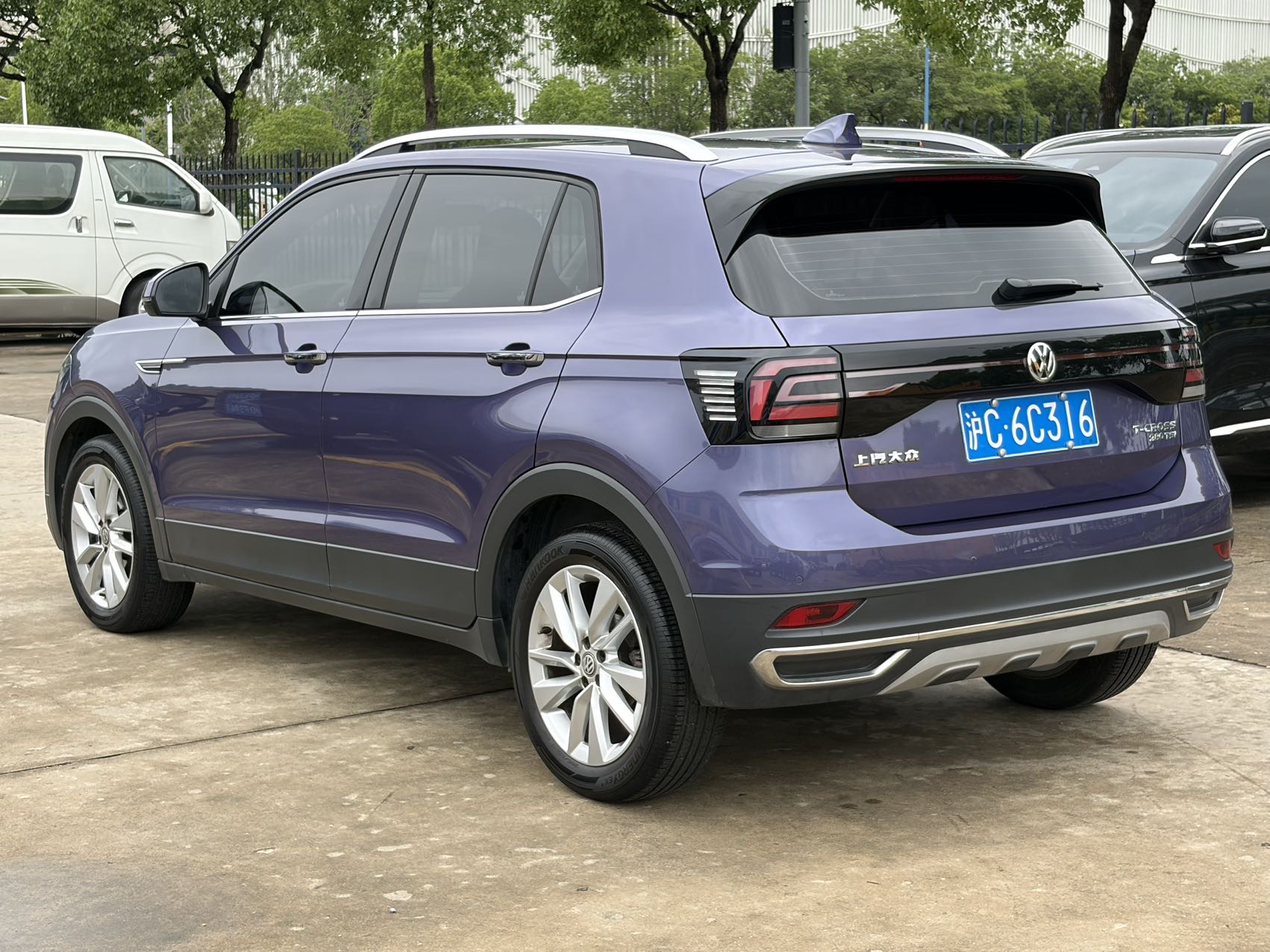 Volkswagen T-Cross 2020 car image #10