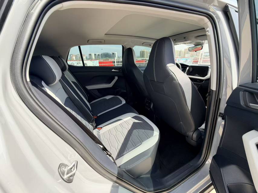 Volkswagen Tharu 2026 car image #5