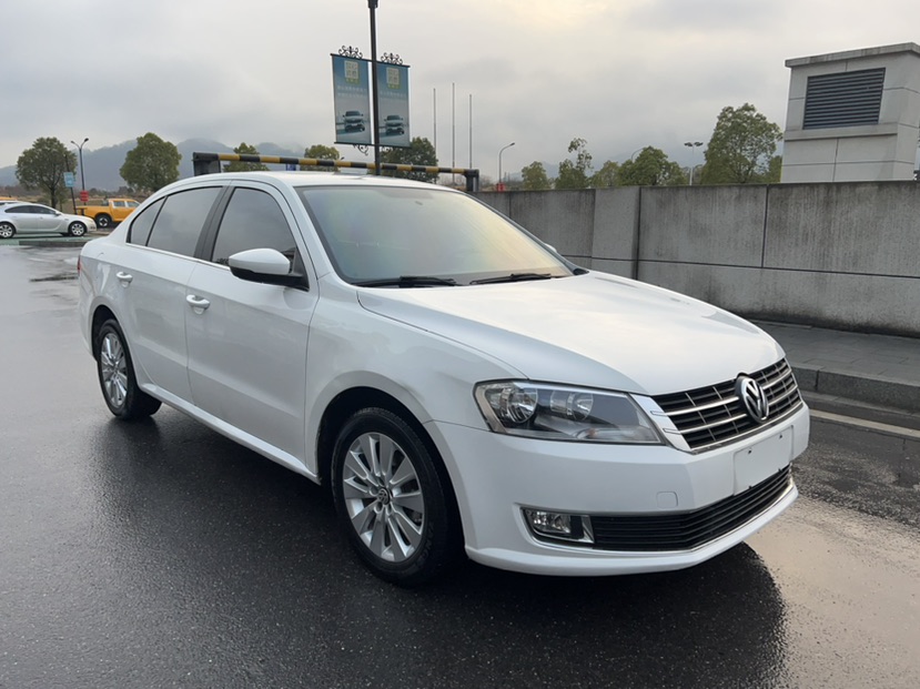 Volkswagen Santana 2016 car image #3