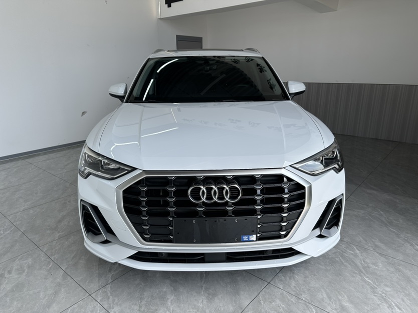 Audi Q3 2023 immagine di auto #2