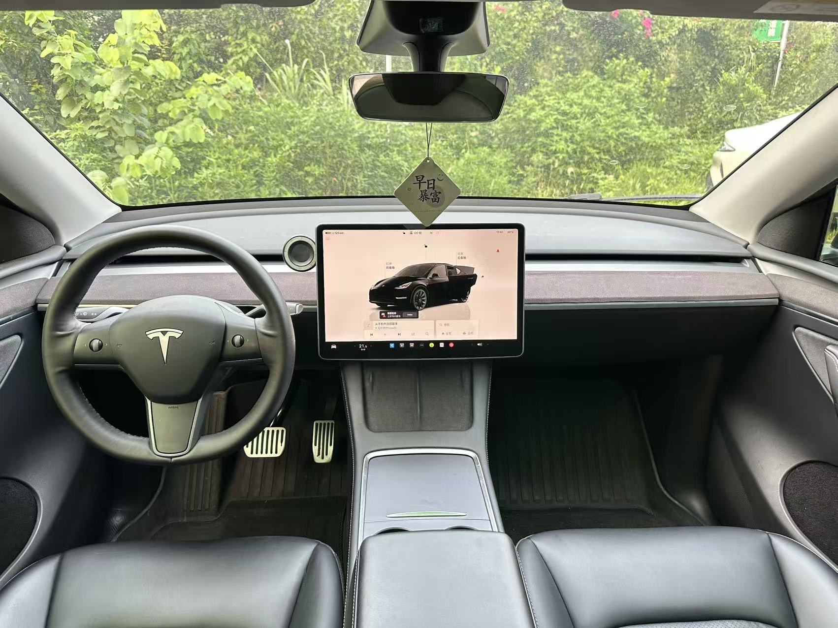 Tesla Model Y 2022 car image #4