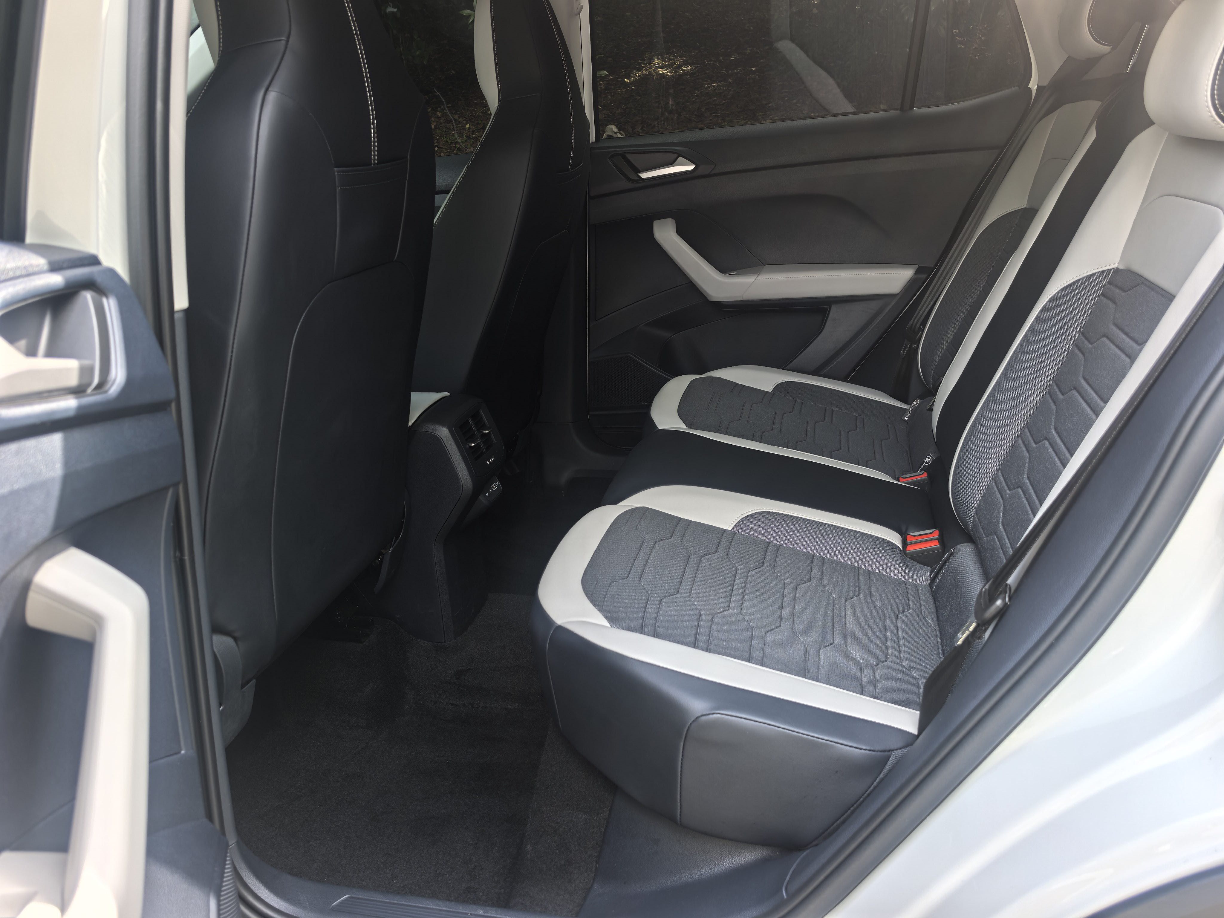 Volkswagen Tharu 2025 car image #13