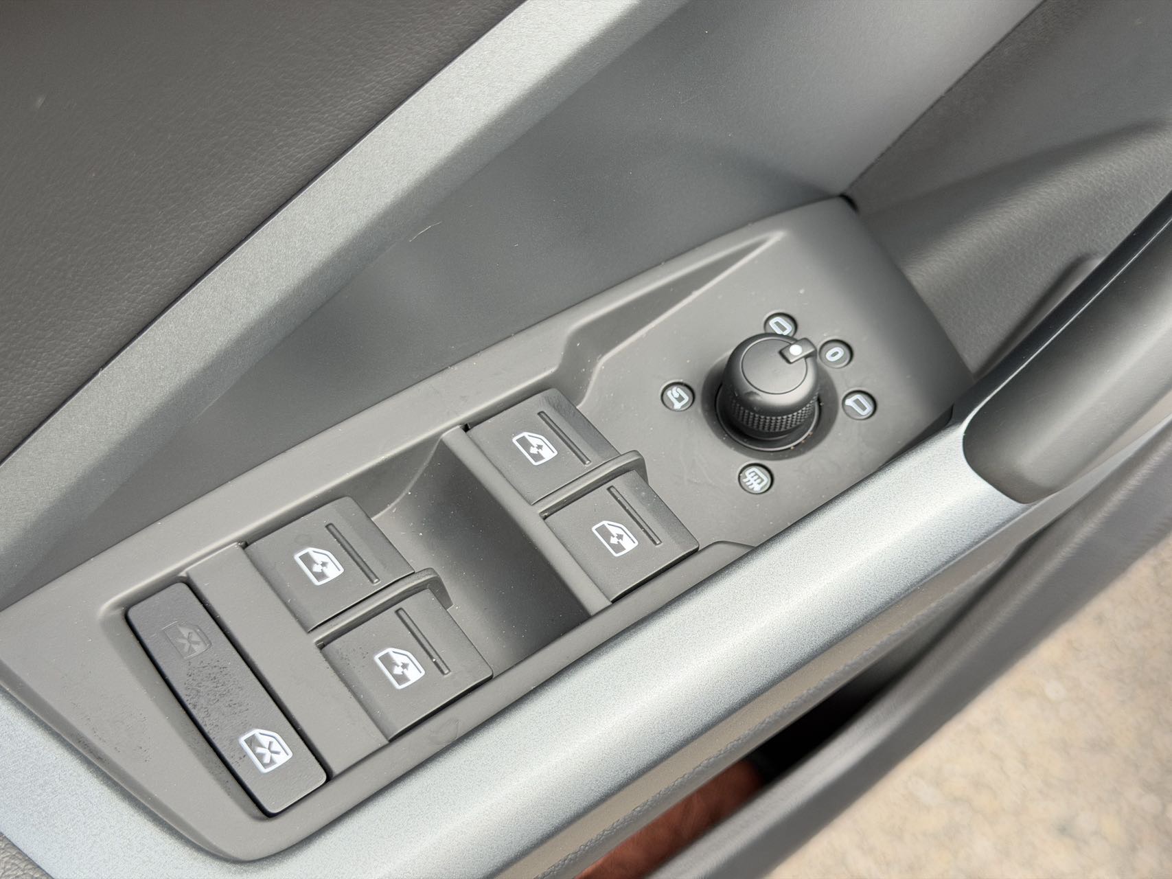 Audi Q3 2023 car image #9