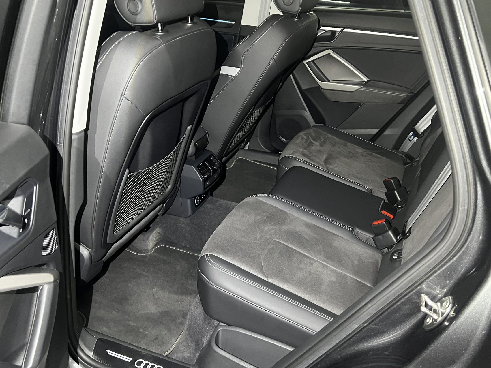 Audi Q3 2023 car image #4