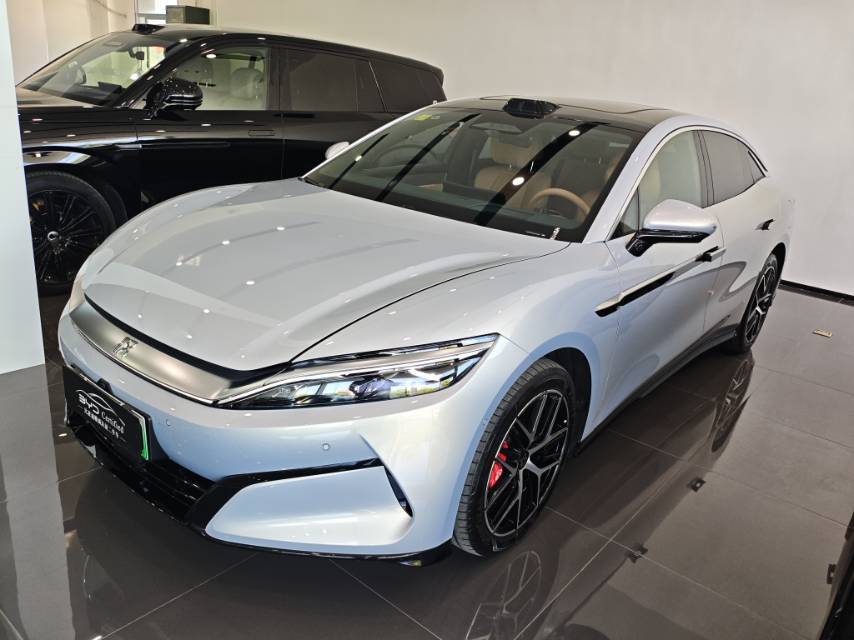 BYD HanL 2025 BYD HanL 2025 صورة سيارة