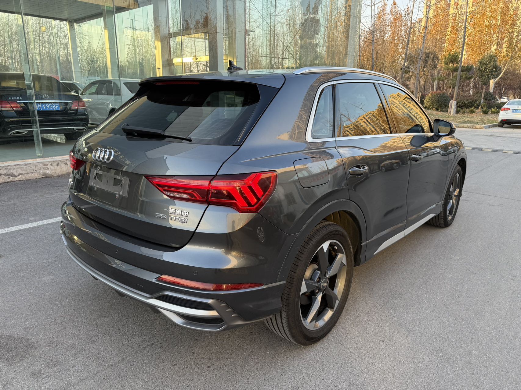 Audi Q3 2020 car image #4