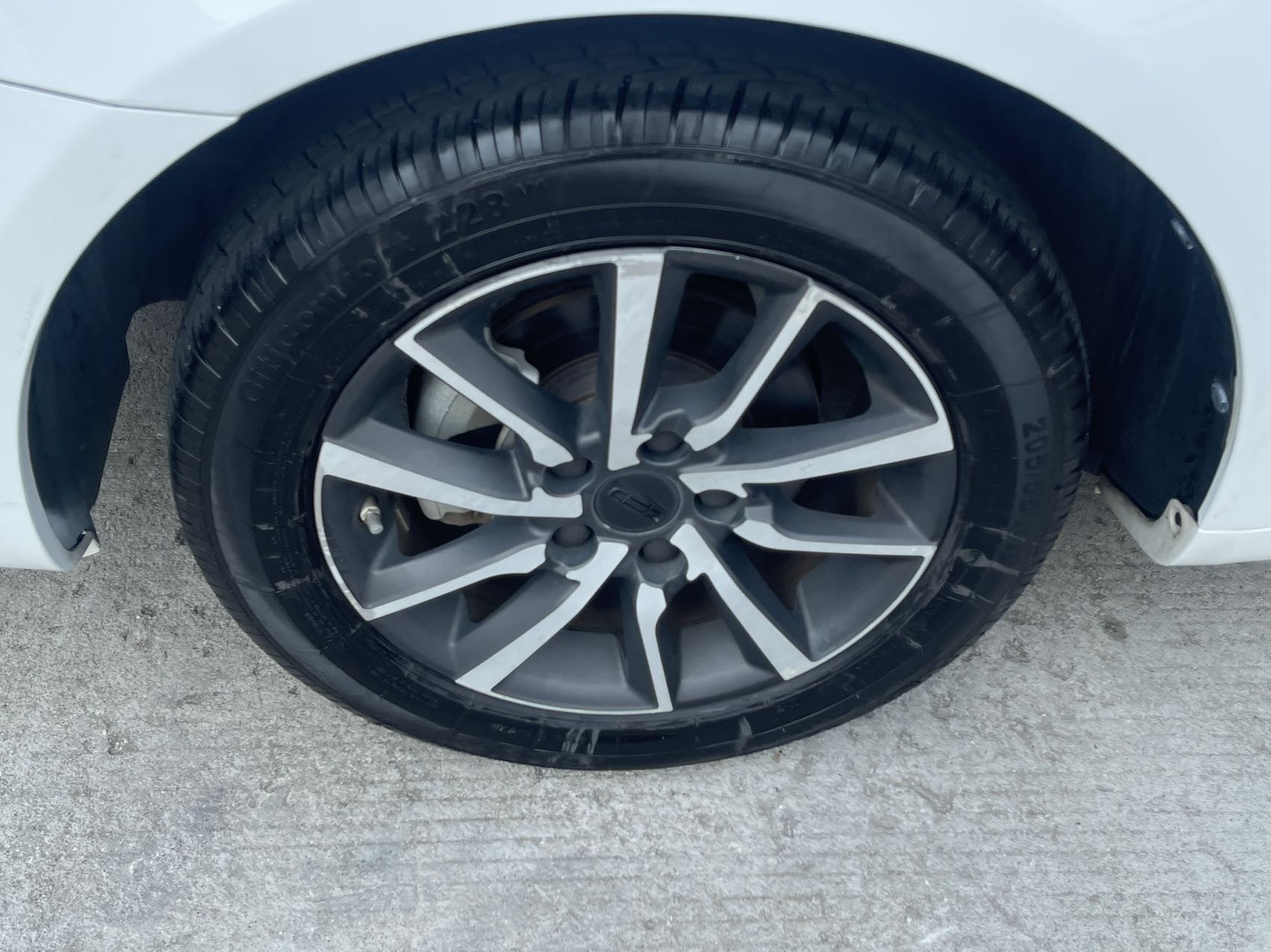 GEELY Emgrand 2019 car image #10