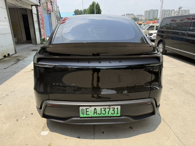 Tesla Model Y L 2025 #8 Tesla Model Y L 2025 car image #8