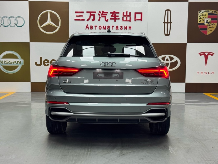 Audi Q3 2022 car image #5