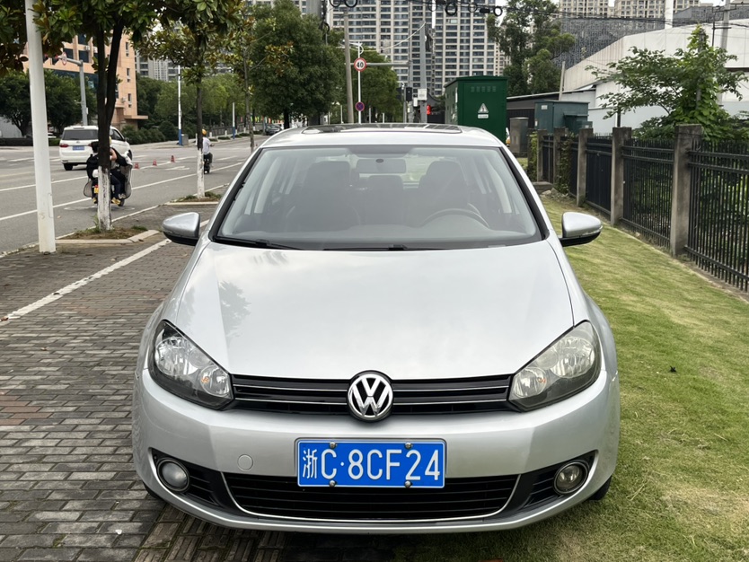 Volkswagen Golf 2012 car image 