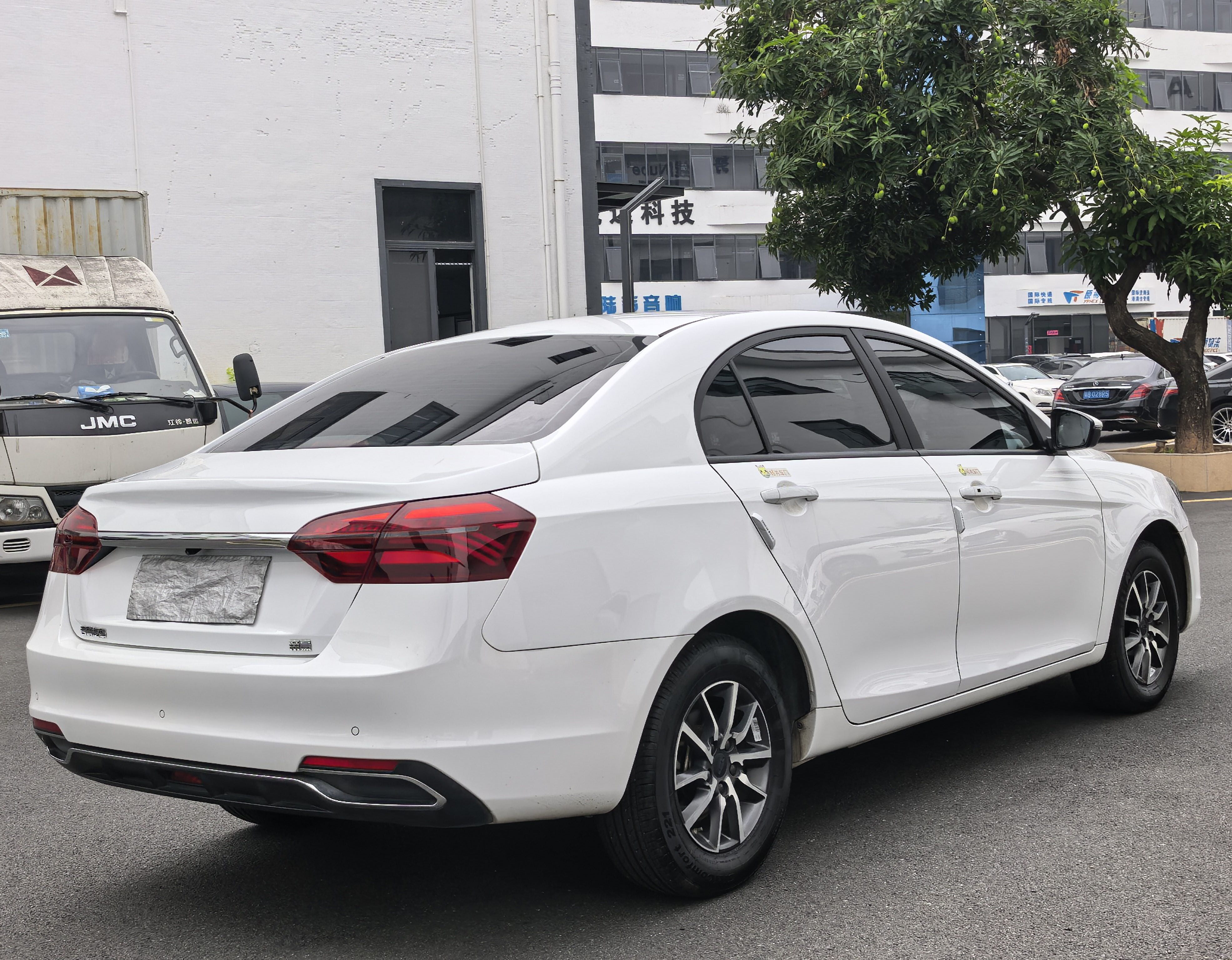 GEELY Emgrand 2020 car image #9