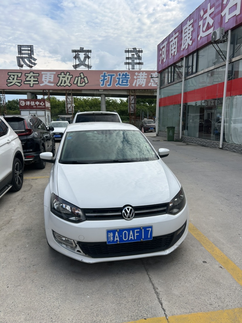 Volkswagen Polo 2011 car image 