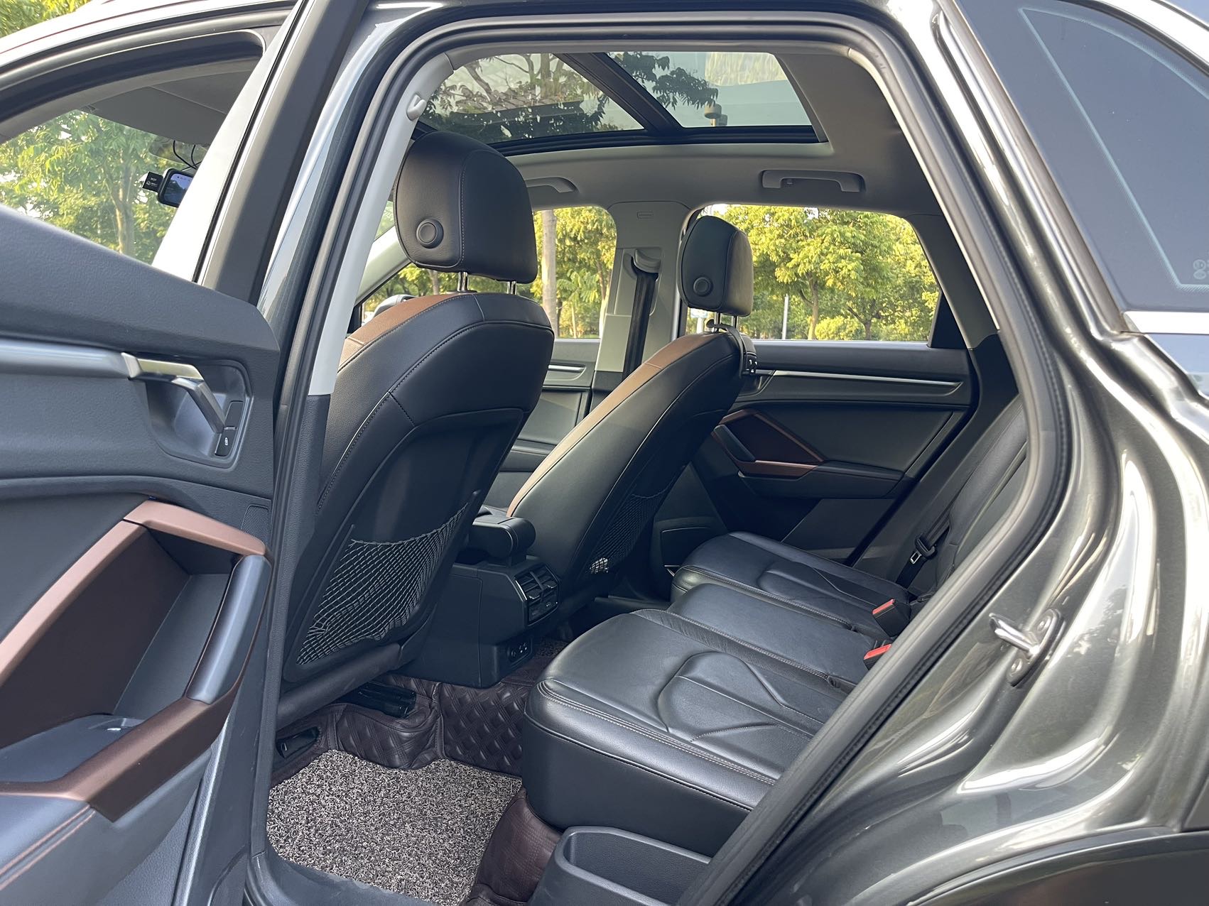 Audi Q3 2019 car image #8