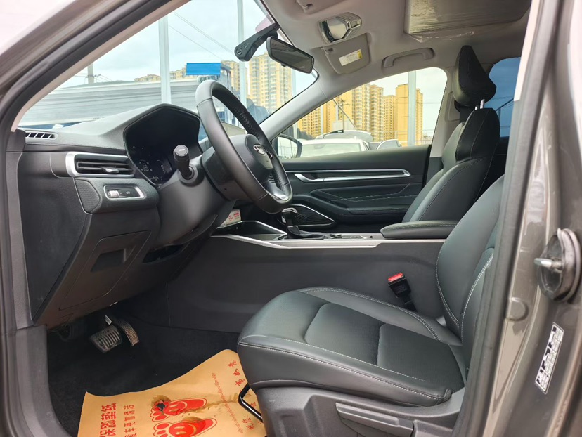 GEELY Emgrand 2024 car image #2