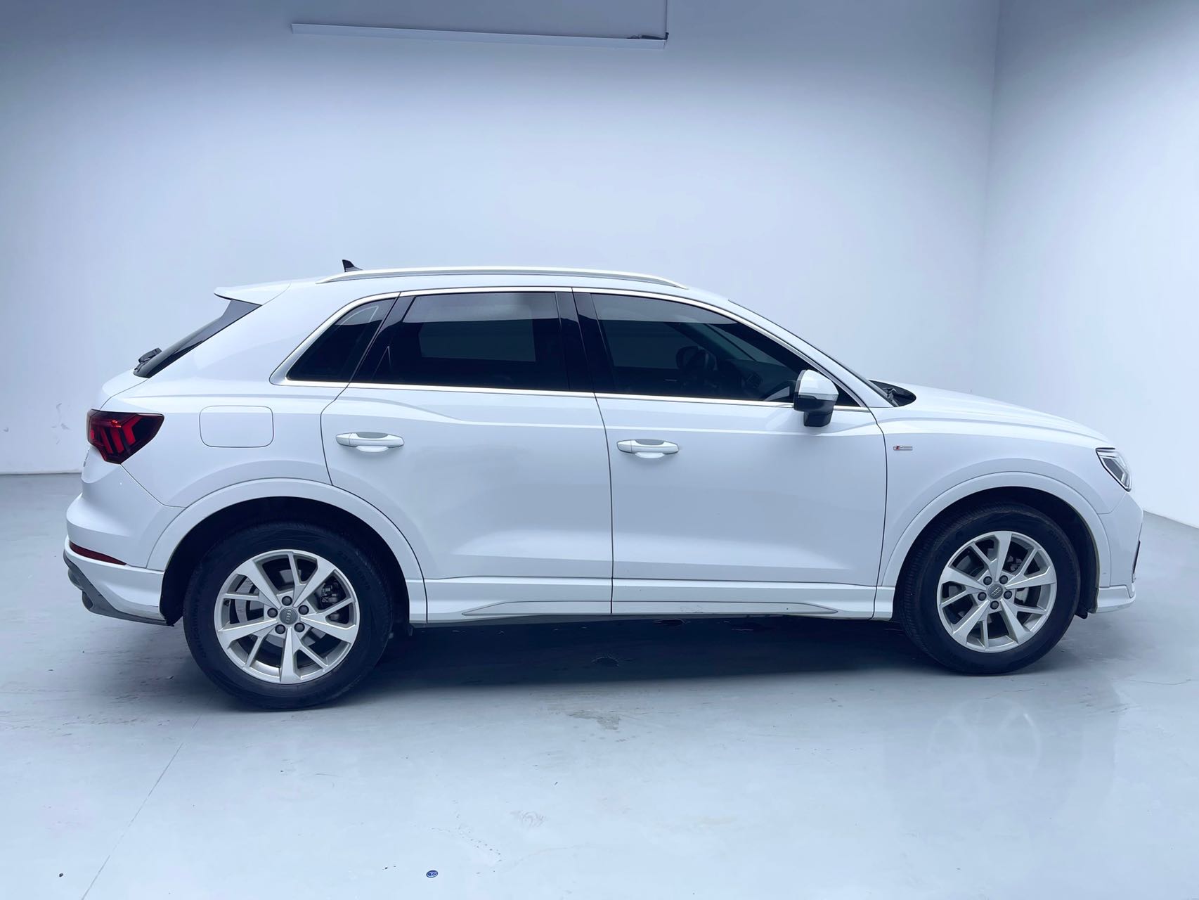 Audi Q3 2020 car image #5