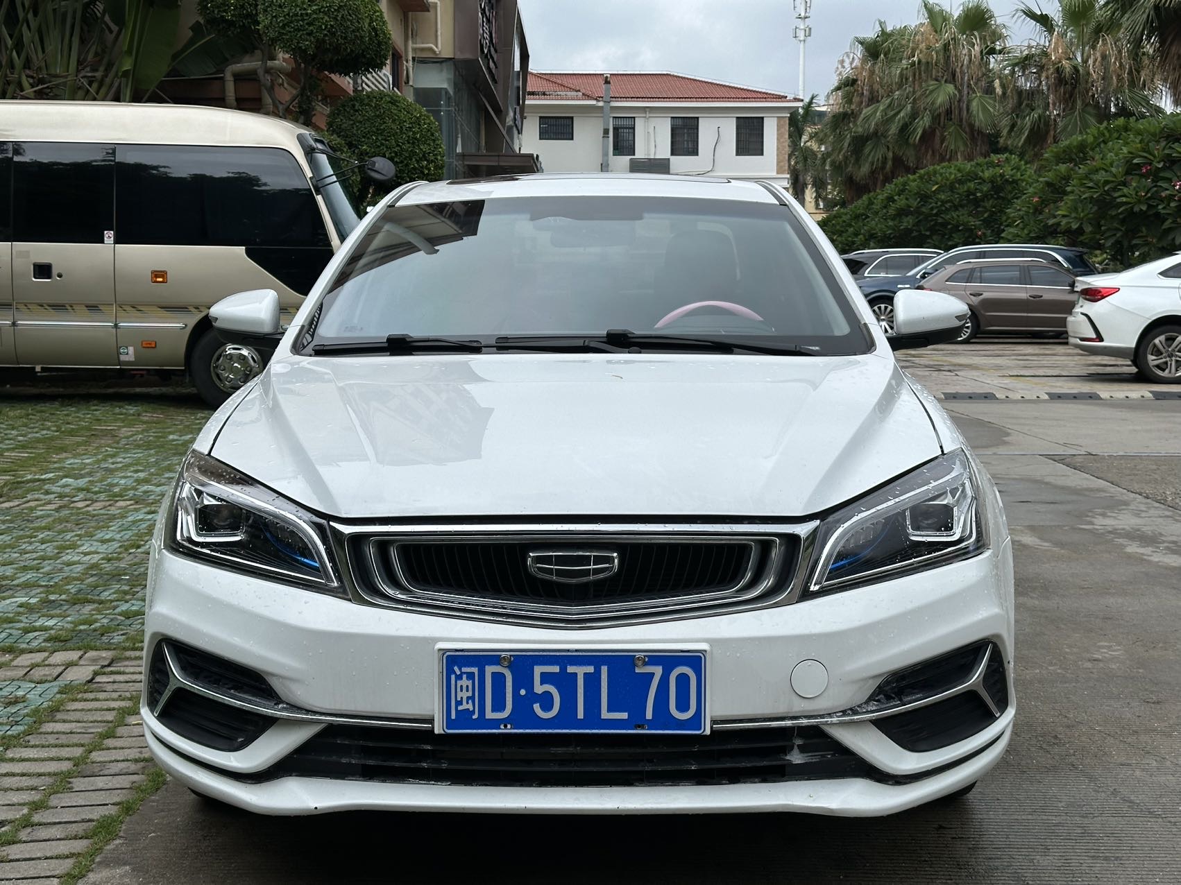 GEELY Emgrand 2019 #2 GEELY Emgrand 2019 car image #2