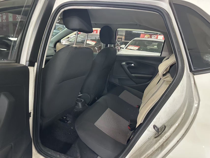 Volkswagen Polo 2016 car image #3