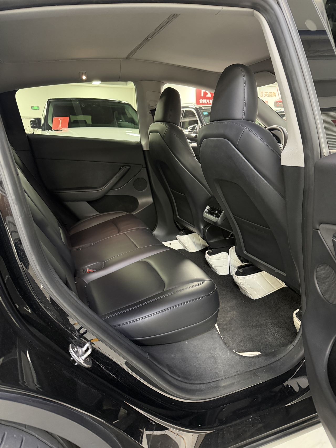 Tesla Model Y 2023 car image #8