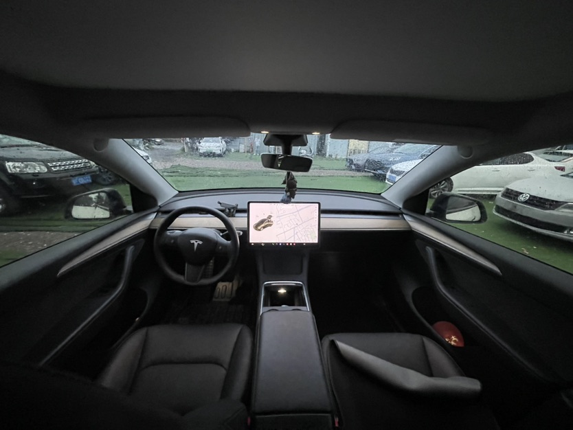 Tesla Model Y 2021 car image #5