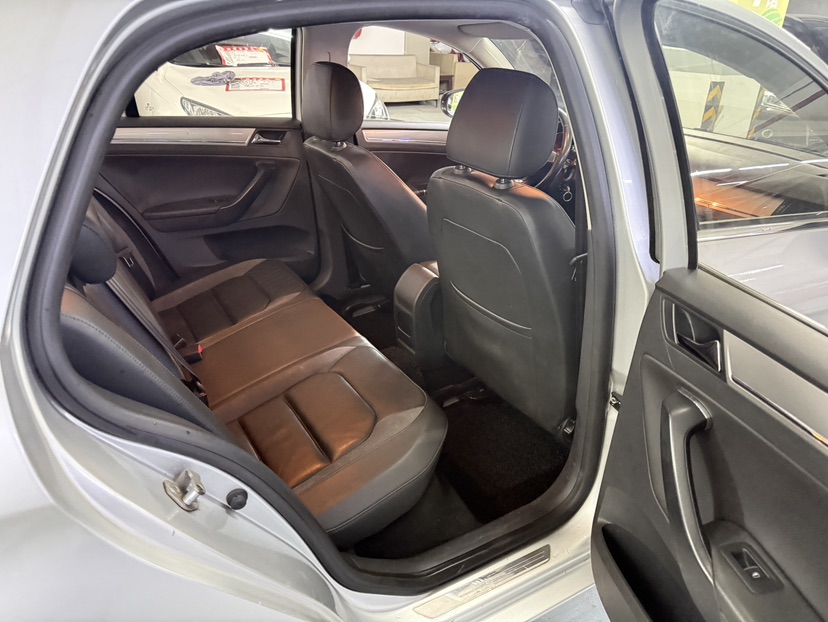 Volkswagen Bora 2015 car image #6