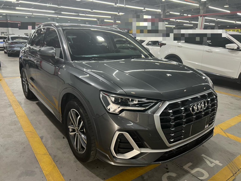 Audi Q3 2023 car image #3