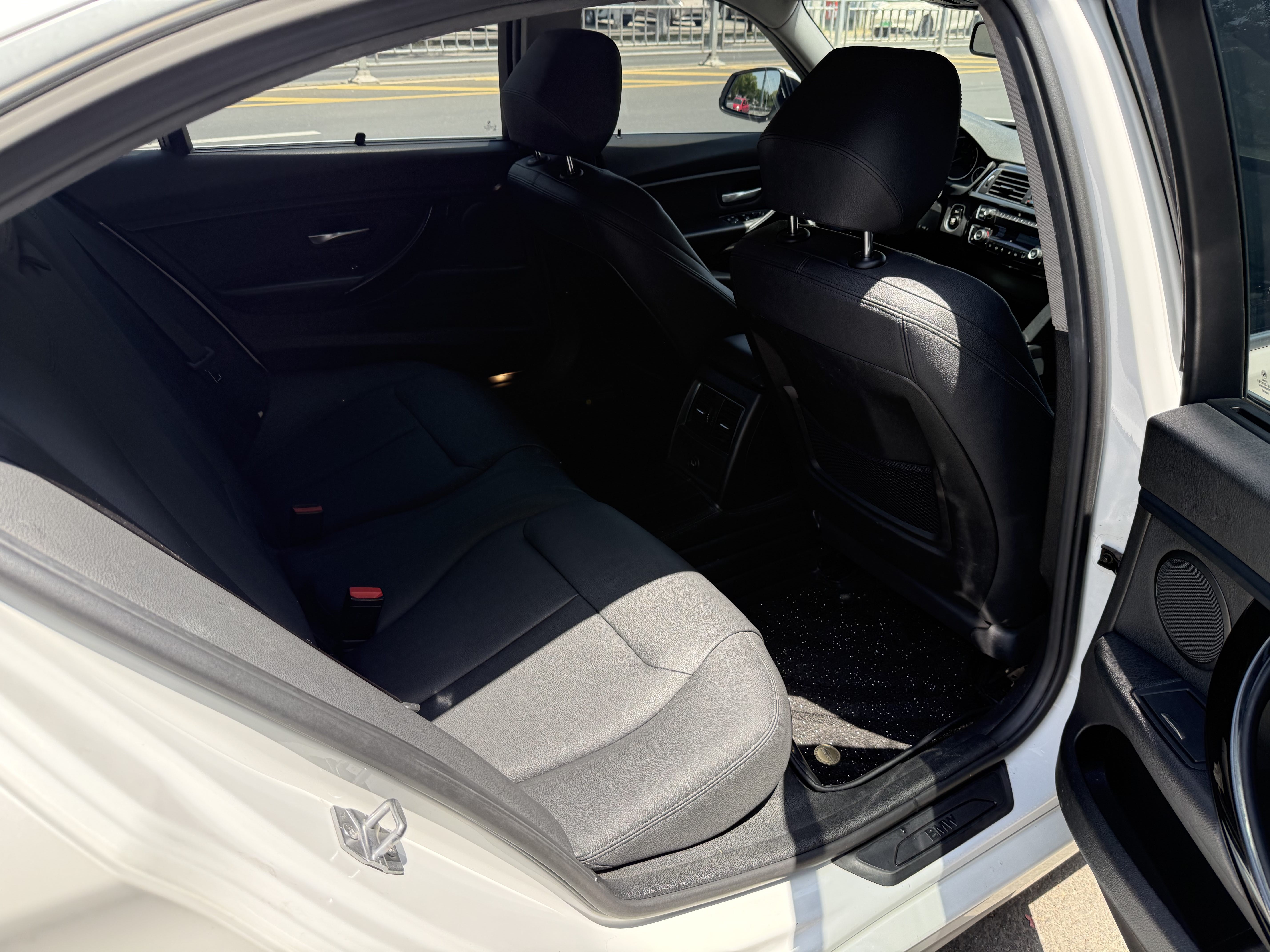 BMW 3 Series 2018 #7 BMW 3 Series 2018 car image #7