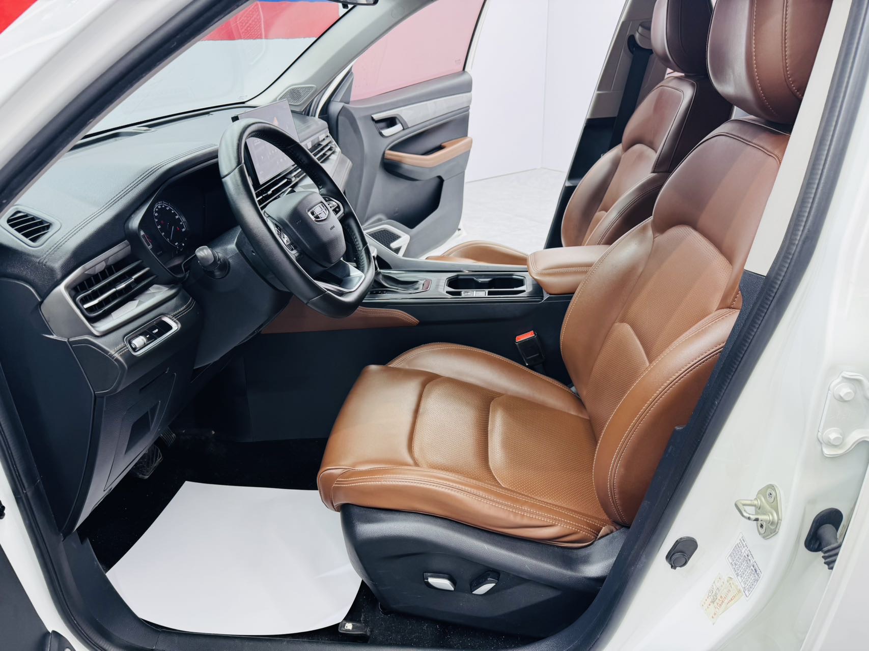GEELY Vision X6 2023 car image #4