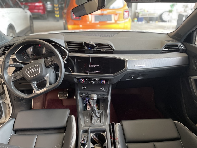 Audi Q3 2024 car image #9