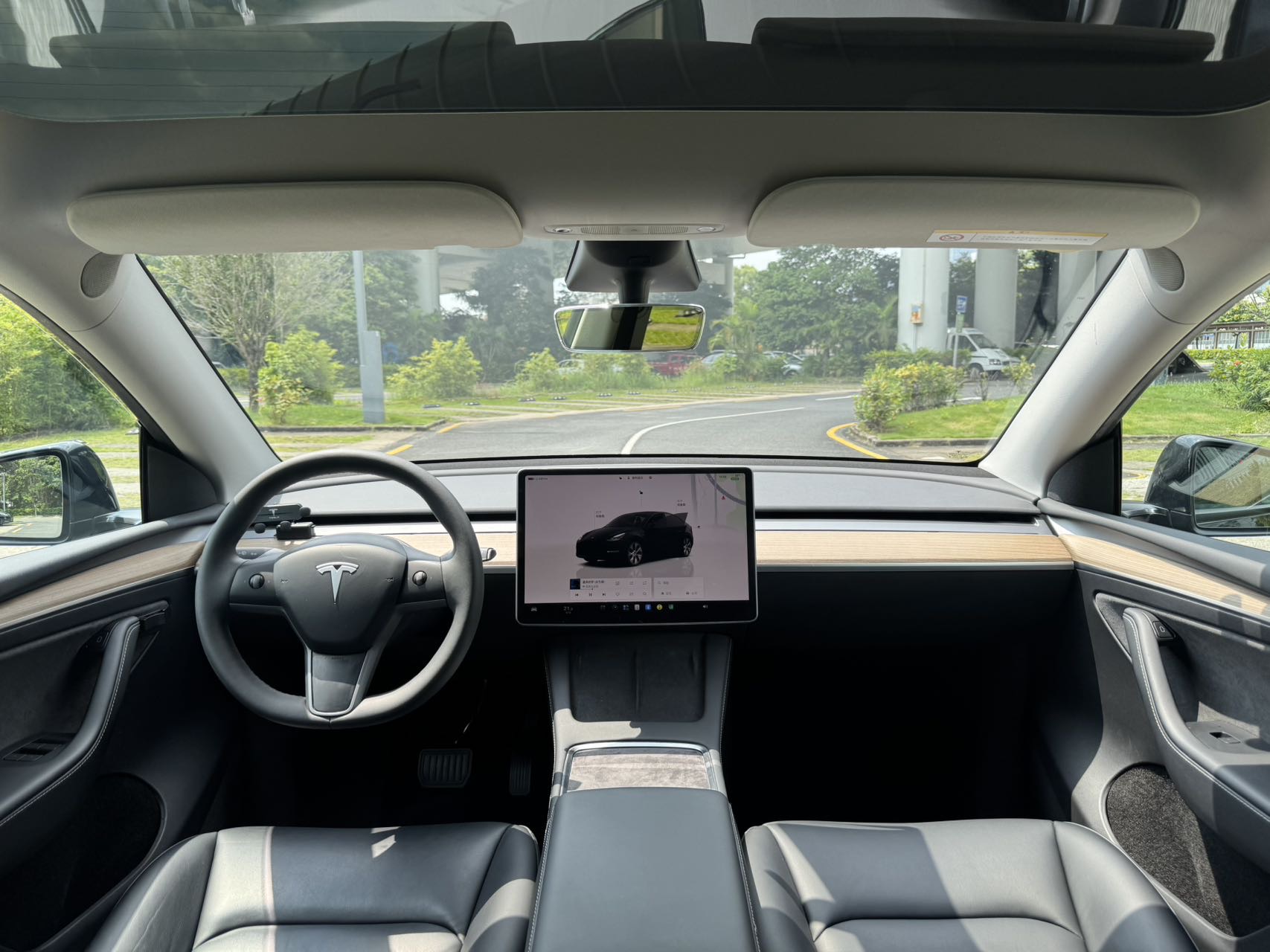 Tesla Model Y 2022 car image #12
