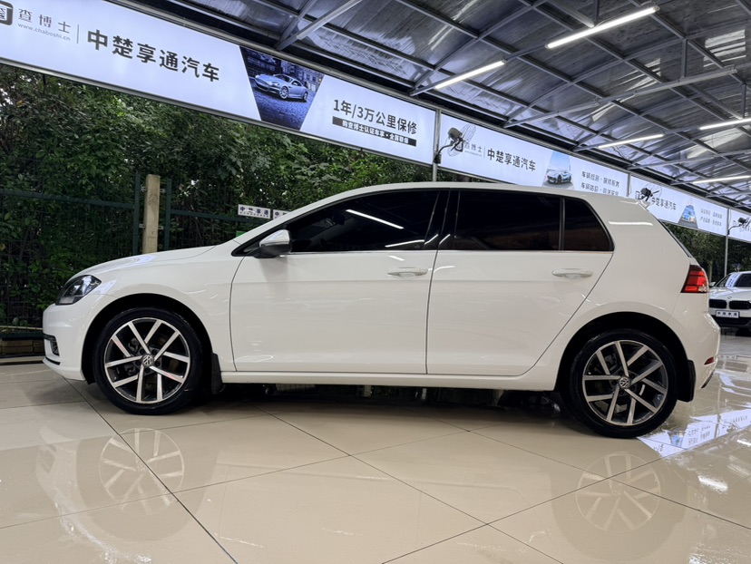 Volkswagen Golf 2020 car image #3
