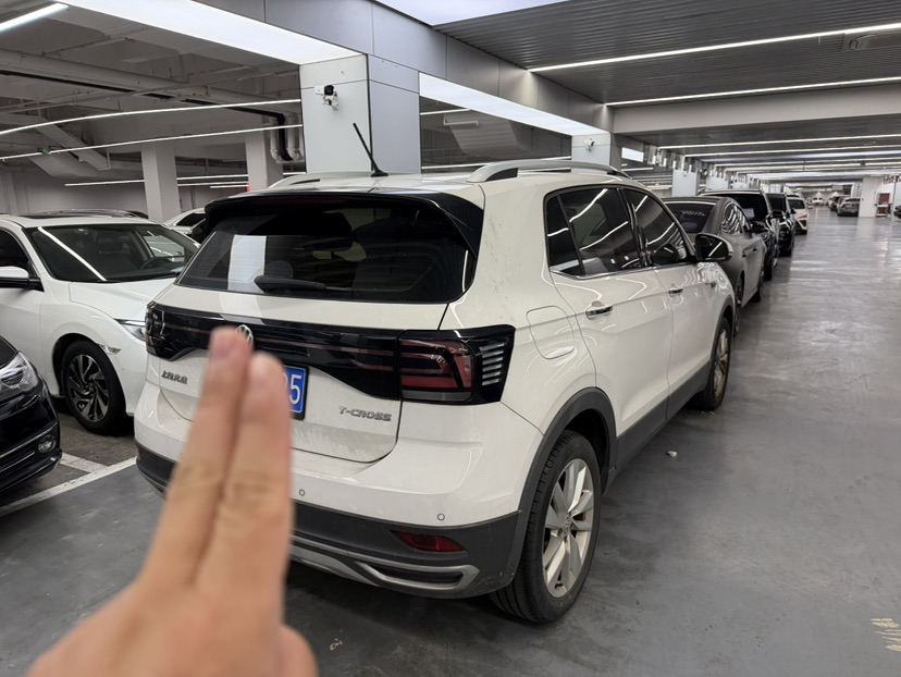 Volkswagen T-Cross 2021 car image #6