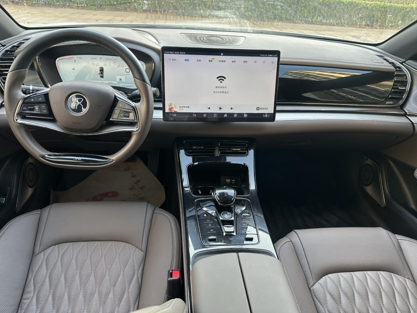 BYD Han 2023 car image #9
