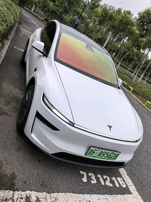 Tesla Model Y L 2025 #3 Tesla Model Y L 2025 car image #3