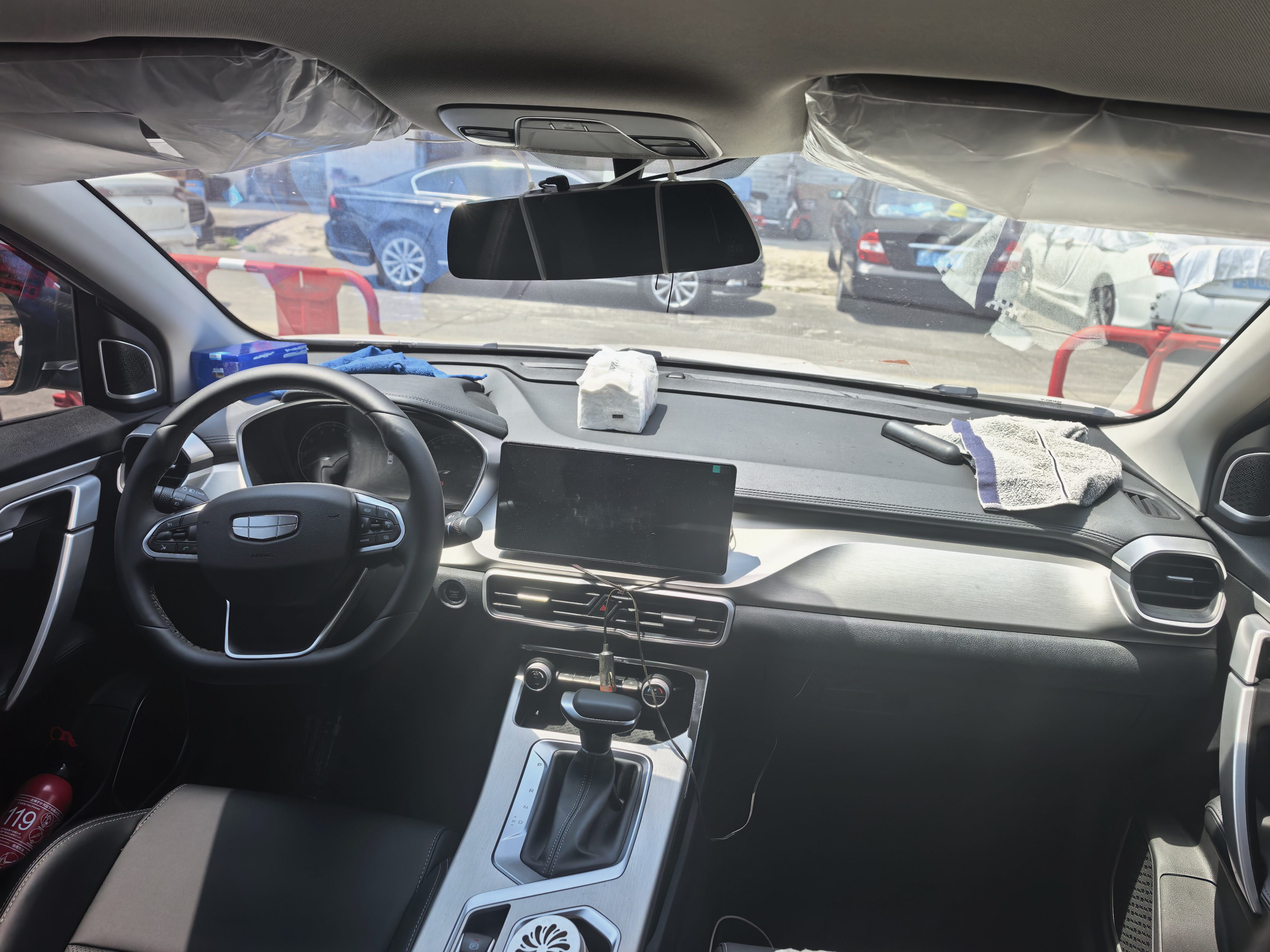GEELY Coolray 2026 car image #6