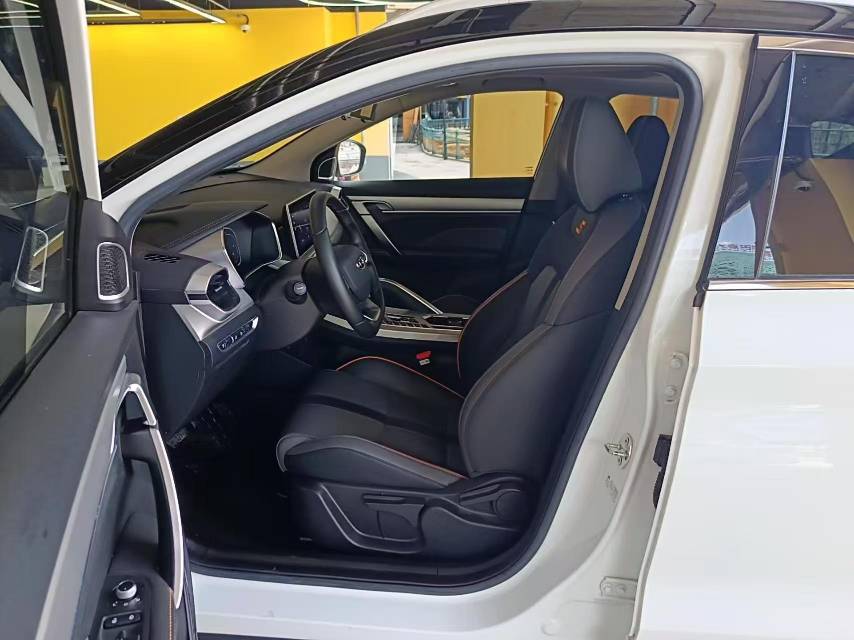 GEELY Coolray 2023 car image #3