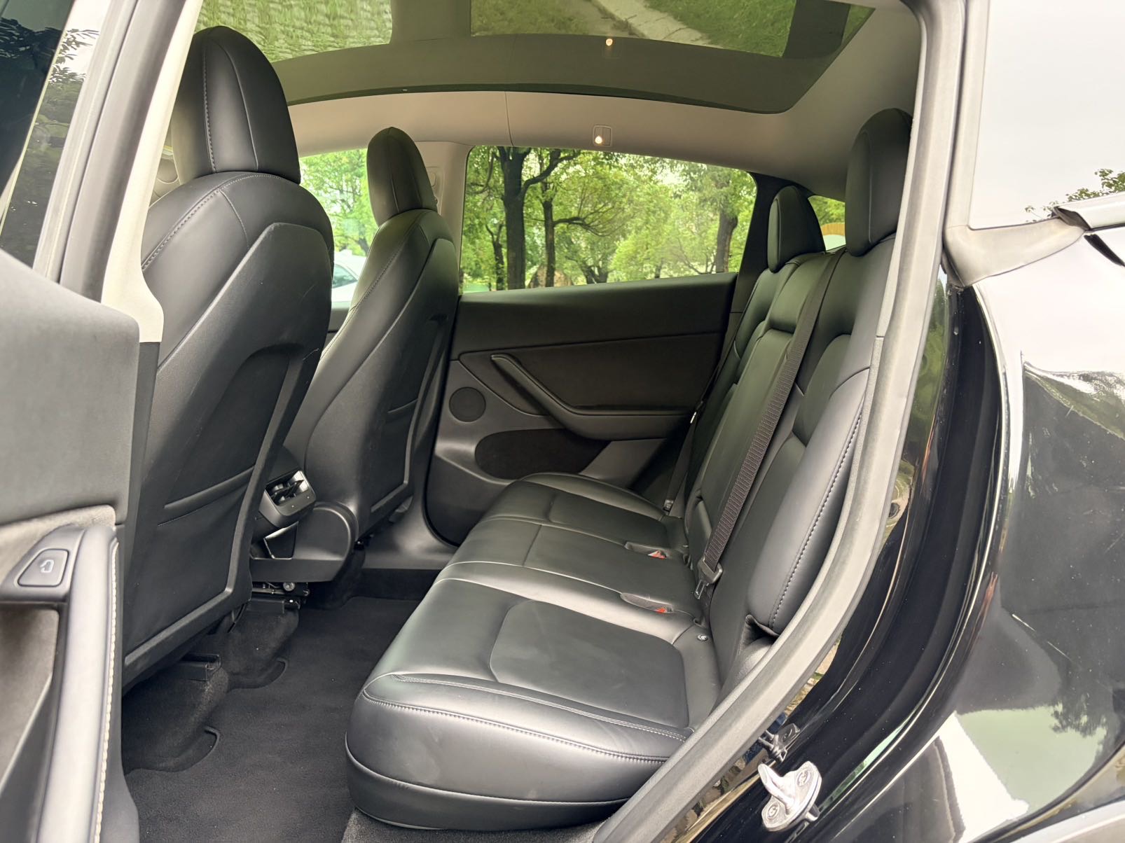 Tesla Model Y 2022 car image #9