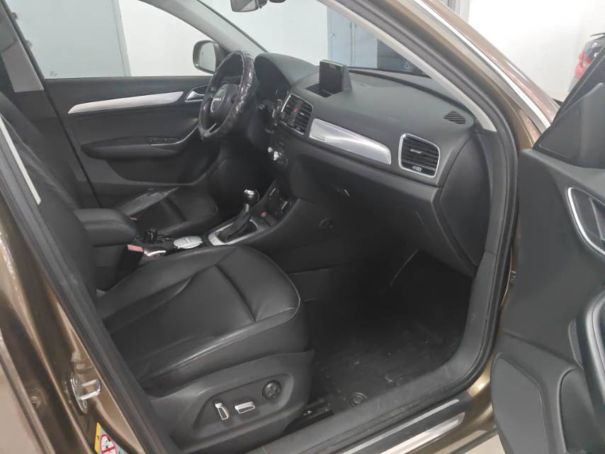 Audi Q3 2017 car image #8