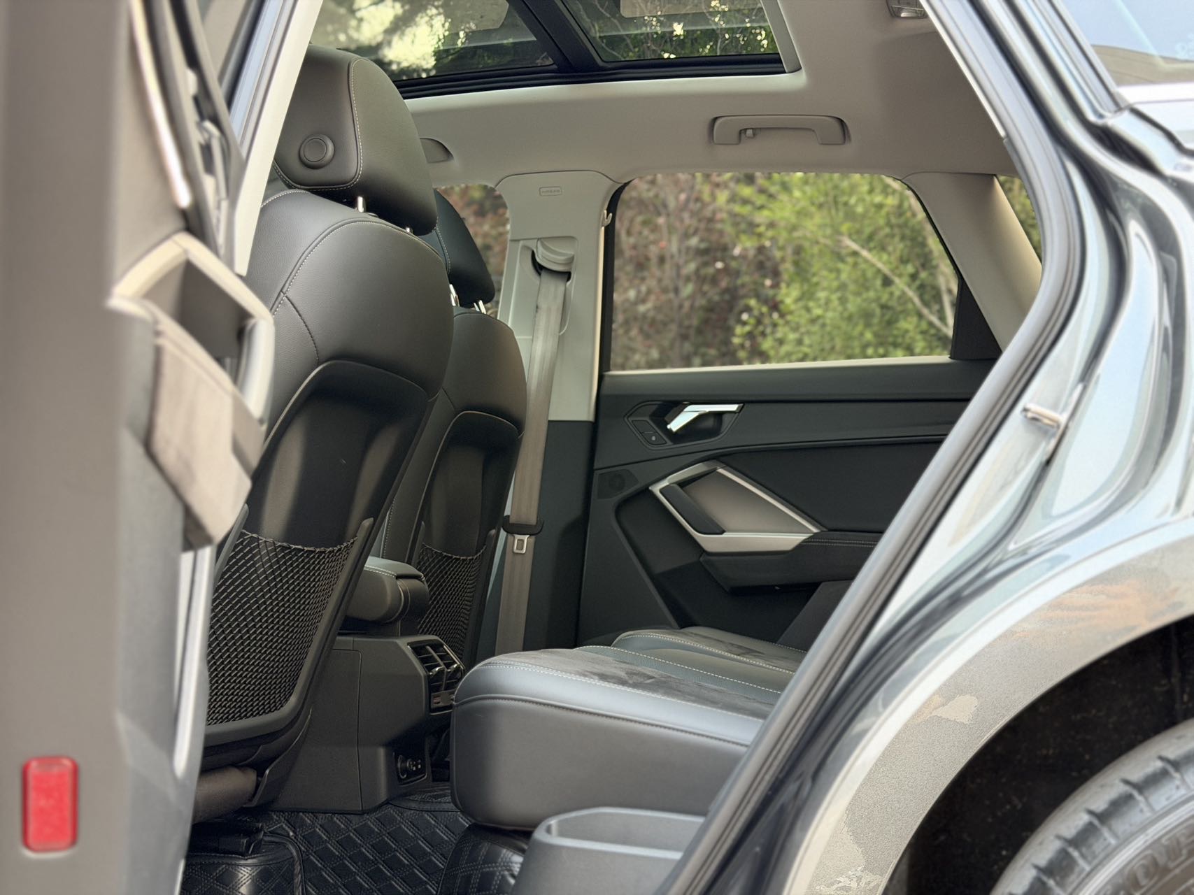 Audi Q3 2023 car image #5