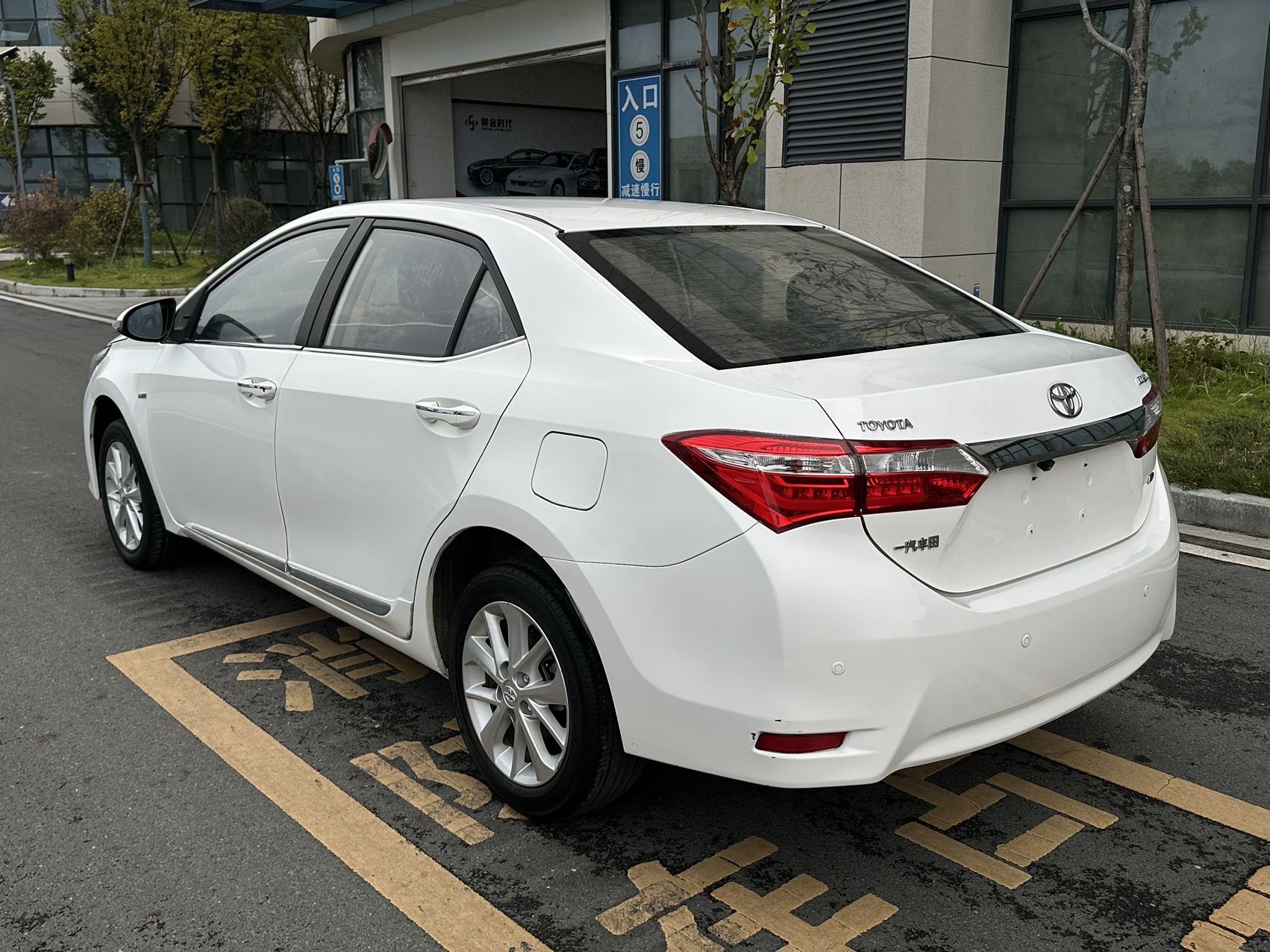 Toyota Corolla 2015 car image #3