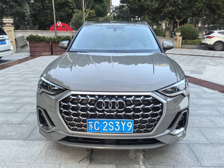 Audi Q3 2025 car image #2