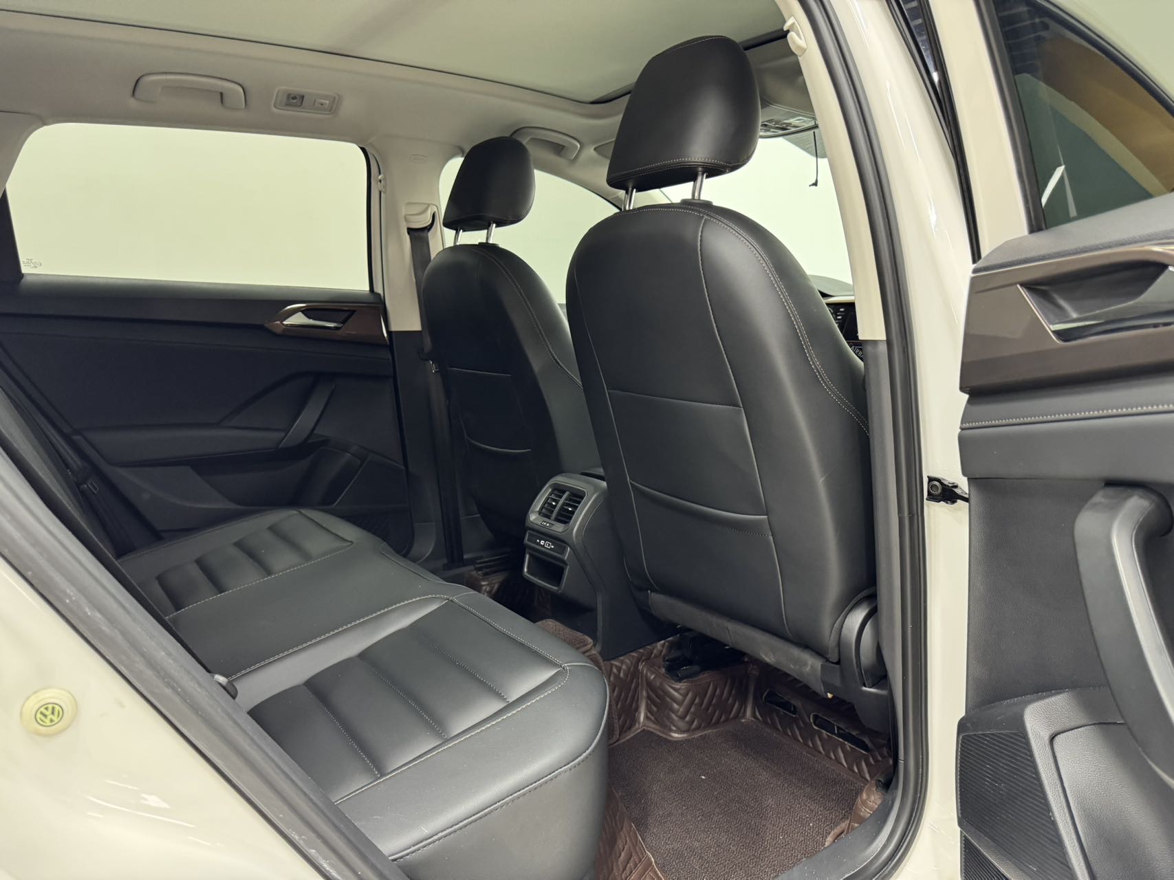 Volkswagen Tharu 2022 car image #8