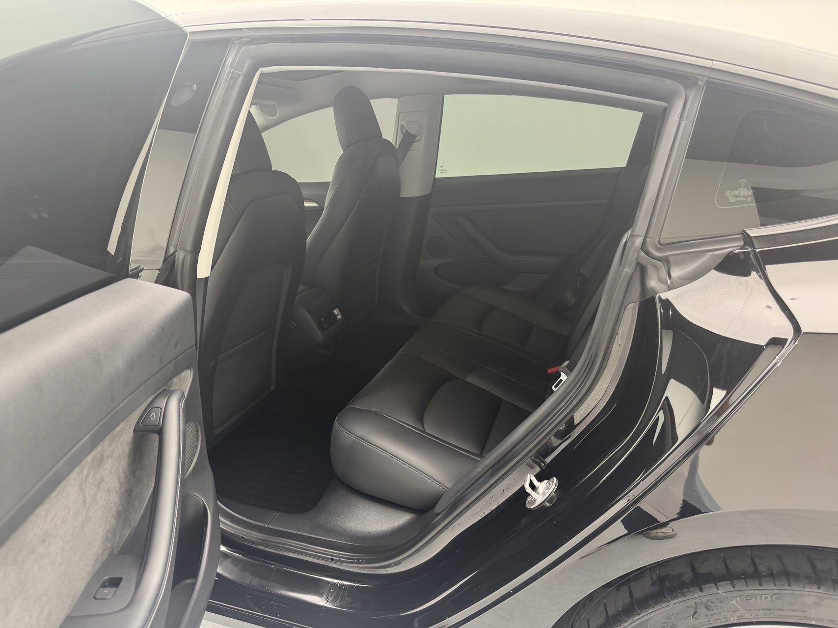 Tesla Model 3 2023 car image #11