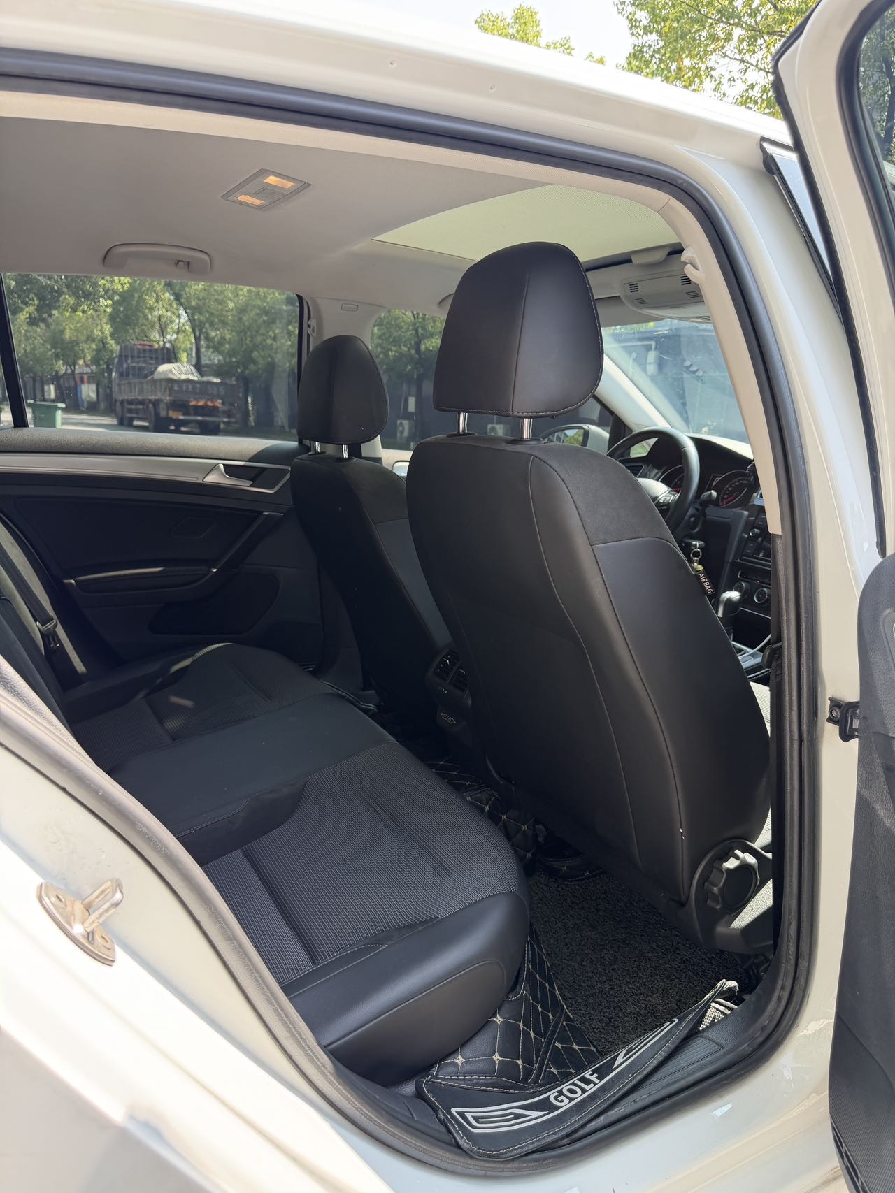 Volkswagen Golf 2020 car image #8