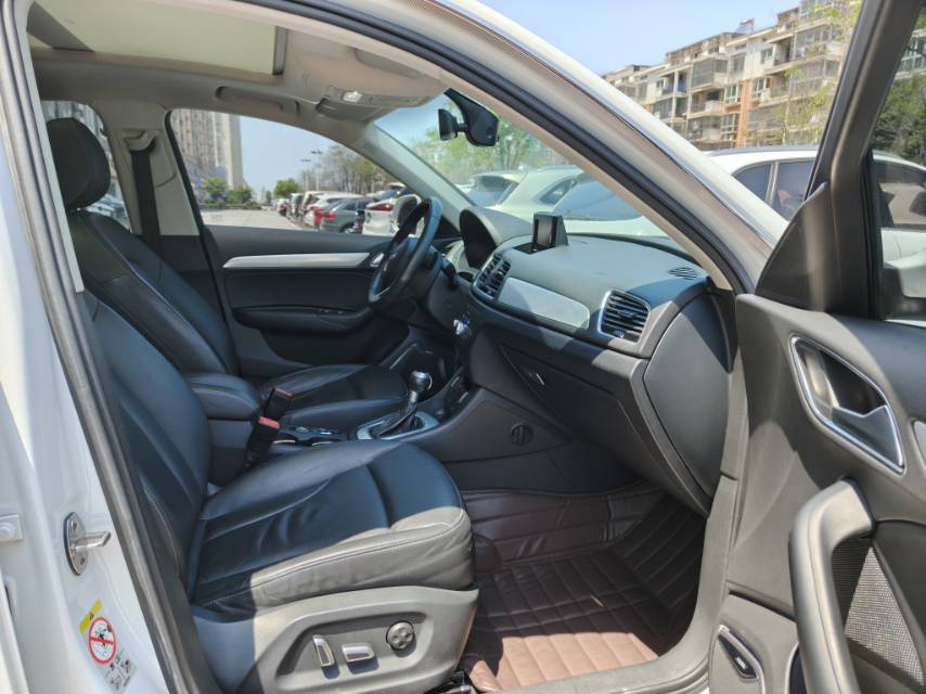 Audi Q3 2019 car image #5